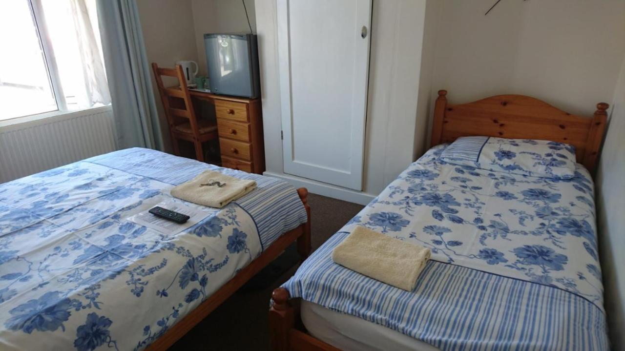Room In Guest Room - Comfortable Family Room With Tv, Free Fast Wifi, Sleeps 4 With 1 Bunk Bed Hayes  Dış mekan fotoğraf