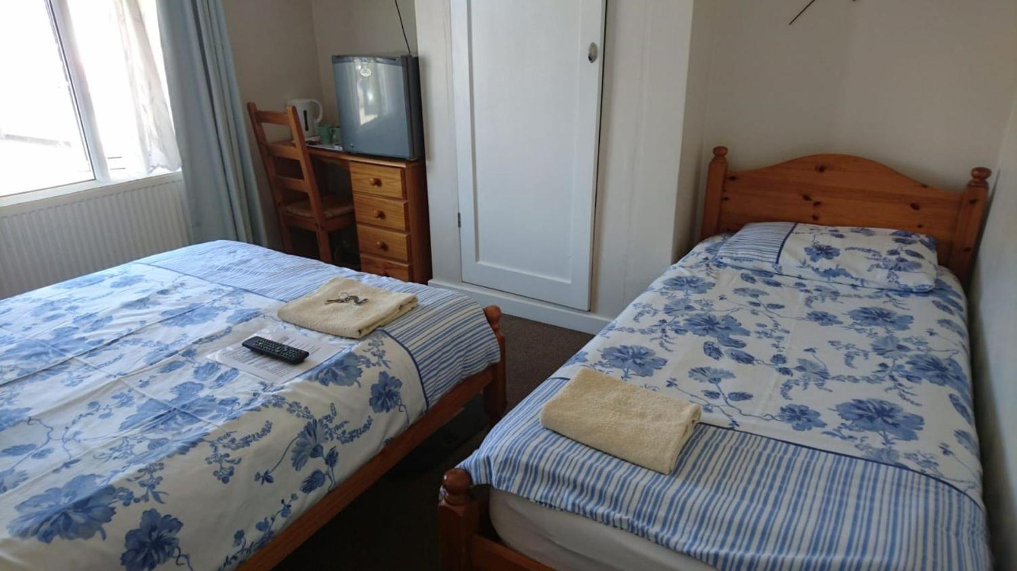 Room In Guest Room - Comfortable Family Room With Tv, Free Fast Wifi, Sleeps 4 With 1 Bunk Bed Hayes  Dış mekan fotoğraf