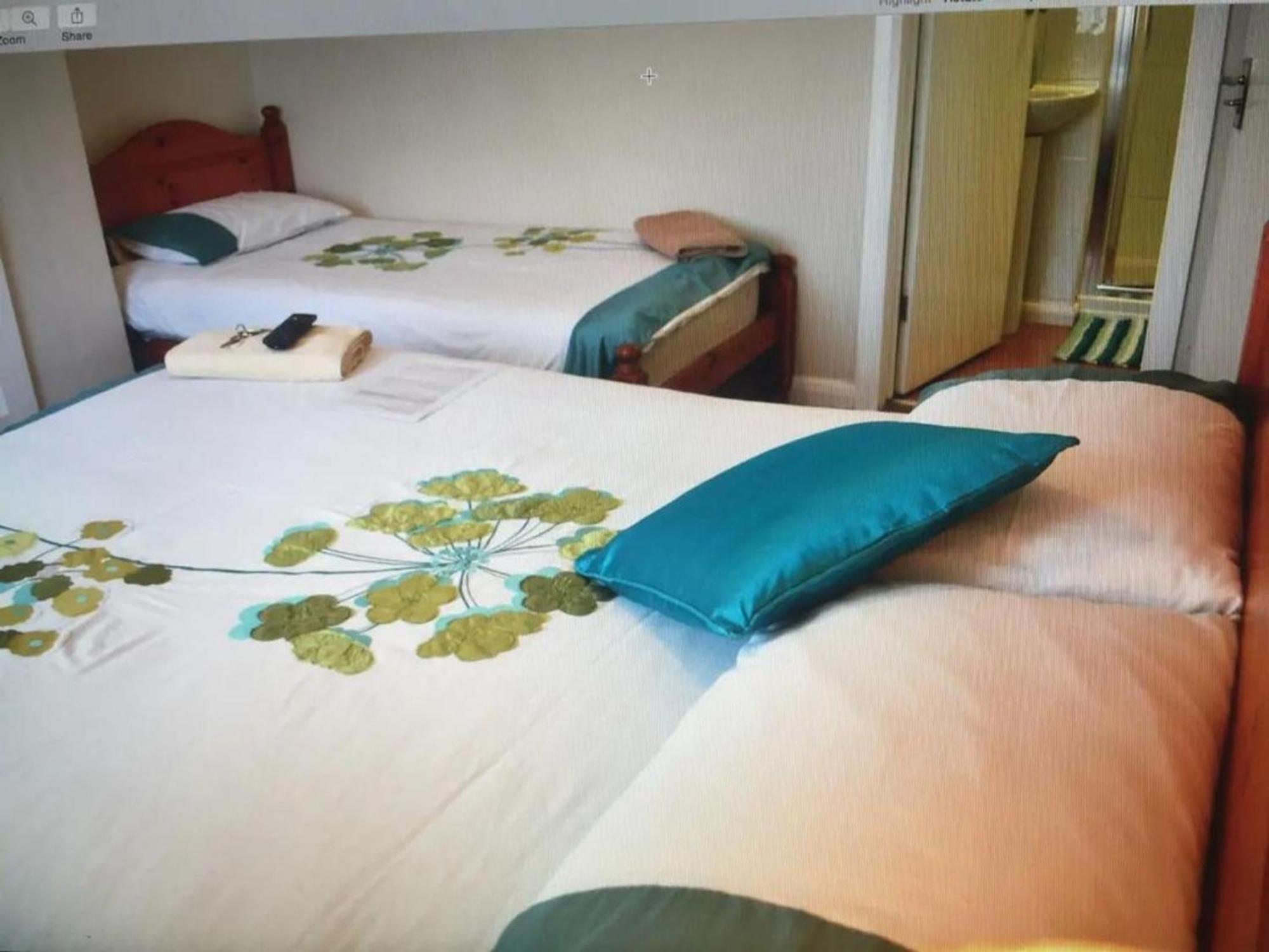 Room In Guest Room - Comfortable Family Room With Tv, Free Fast Wifi, Sleeps 4 With 1 Bunk Bed Hayes  Dış mekan fotoğraf
