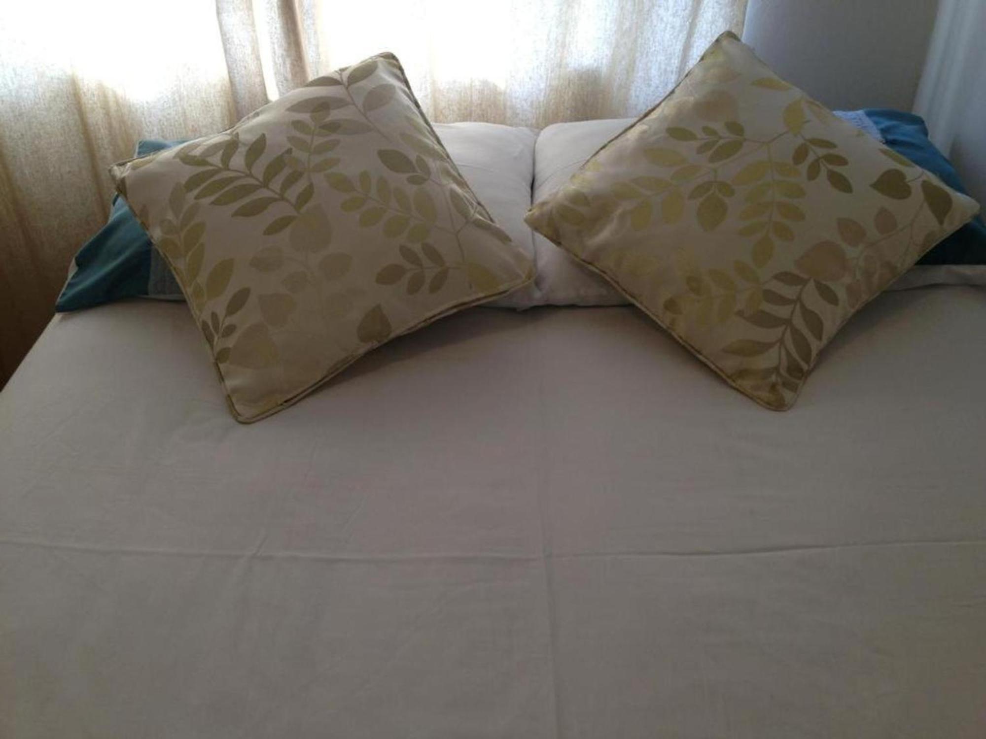 Room In Guest Room - Comfortable Family Room With Tv, Free Fast Wifi, Sleeps 4 With 1 Bunk Bed Hayes  Dış mekan fotoğraf